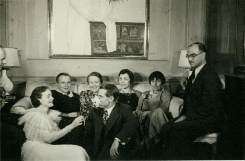 Gertrude Stein, Fanny Butcher (publisher of the Chicago Tribune ), Alice Roullier (art dealer), Alice Toklas and writer Thorton Wilder. In front, Bobsy (photographer's wife) and Richard Drummond Bokum, sales executive. Photo: Charles B. Goodspeed 